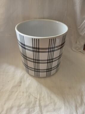 Ceramic Blk/white Plaid Utensil Holder 6"x6"